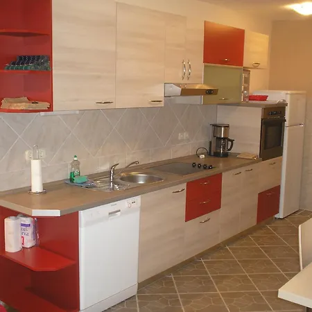 Amatus Apartment *